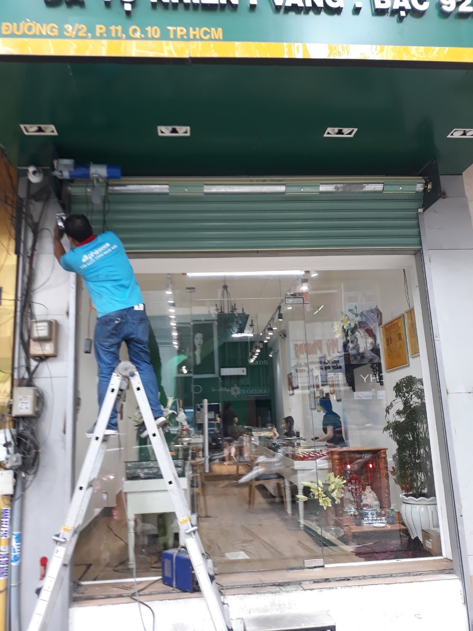 THI CÔNG CỬA CUỐN ALPHADOOR QUẬN 10